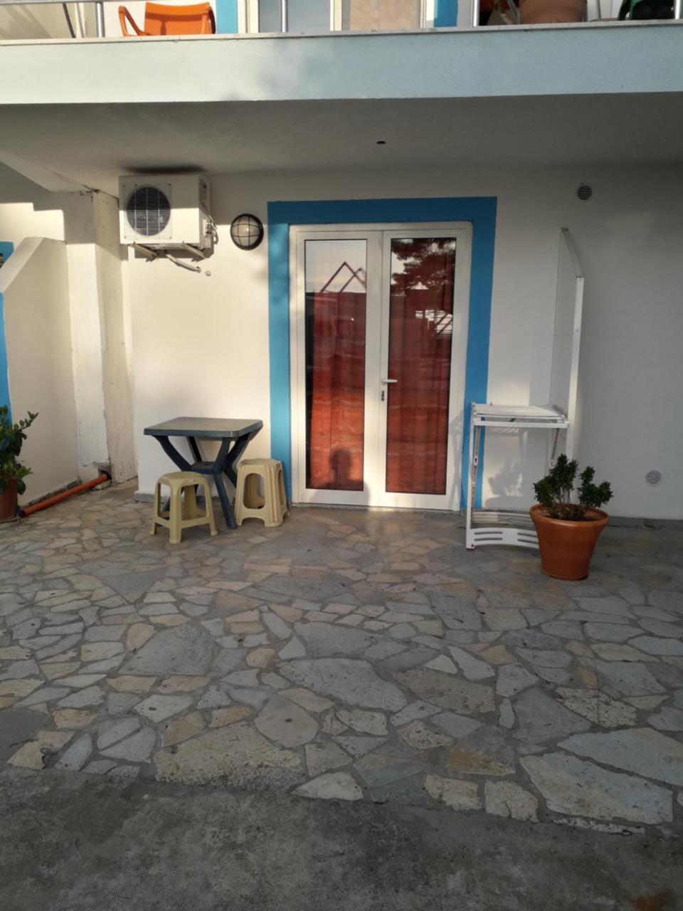 Rooms&apartments Analipsi